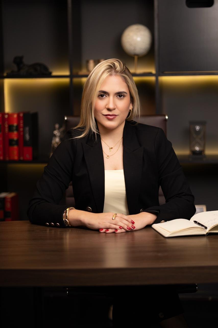Dra. Caroline Bandeira - Especialista em Direito de Família